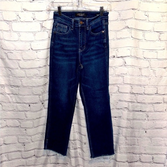 Judy Blue Women’s Denim Jeans Sz 0/24 Cropped Straight Leg Raw Hem Mid Rise - Picture 1 of 4
